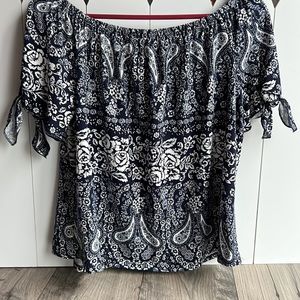 NWT Free Kisses Top Shirt Large